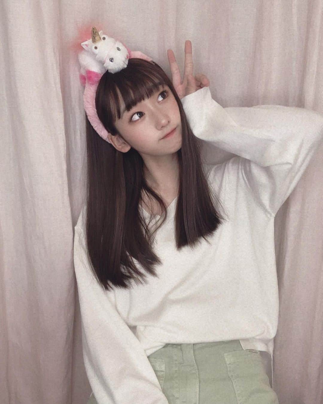 下北姫菜さんのインスタグラム写真 - (下北姫菜Instagram)「・ ユニバに行きたすぎる結果こうなりました😗🙄🤍 ・ コロナちゃん早く治らないかなぁ、 ・ みんな出来るだけお家にいようね‼︎ ・ ・ ・ #コロナ #コロナに負けるな #おうち時間 #おうち #ユニバ #ユニバ行きたい #usj #カチューシャ #ユニコーン #くま #くまさん #jk #jk1」5月1日 15時01分 - hina_shimokita