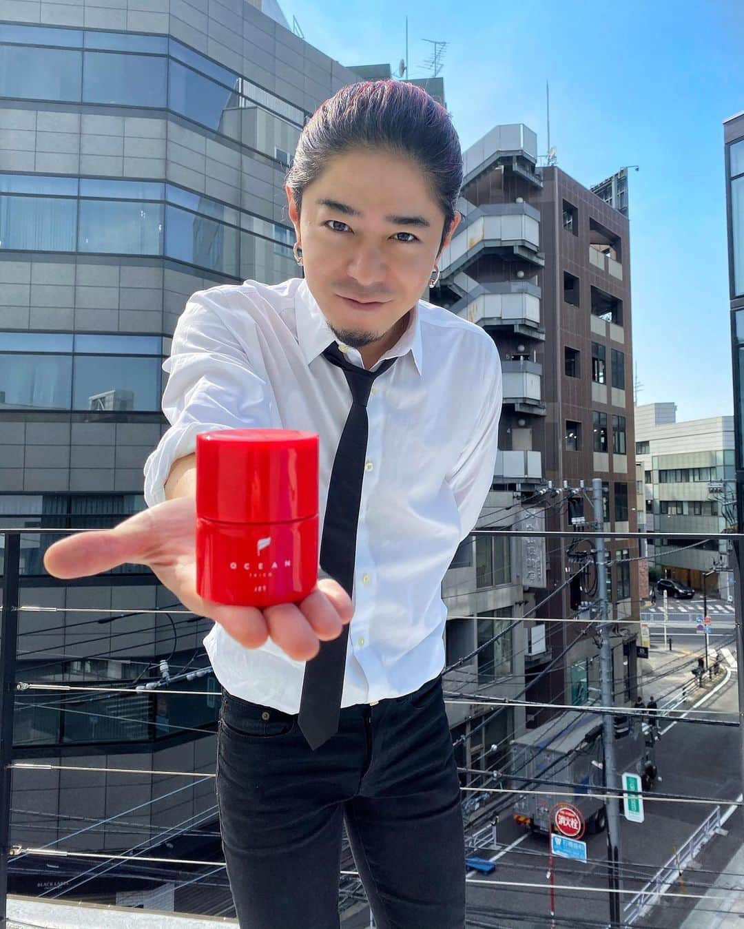 高木琢也さんのインスタグラム写真 - (高木琢也Instagram)「OCEAN TRICO JET🔴⚪️🔵 本日よりOCEANTOKYO全店で使用開始😋 #新商品 #OCEANTOKYO #OCEANTRICO #JET #お偉いさんに会う日🕴 #ホールスタッフみたいになった」5月1日 15時20分 - takagi_ocean