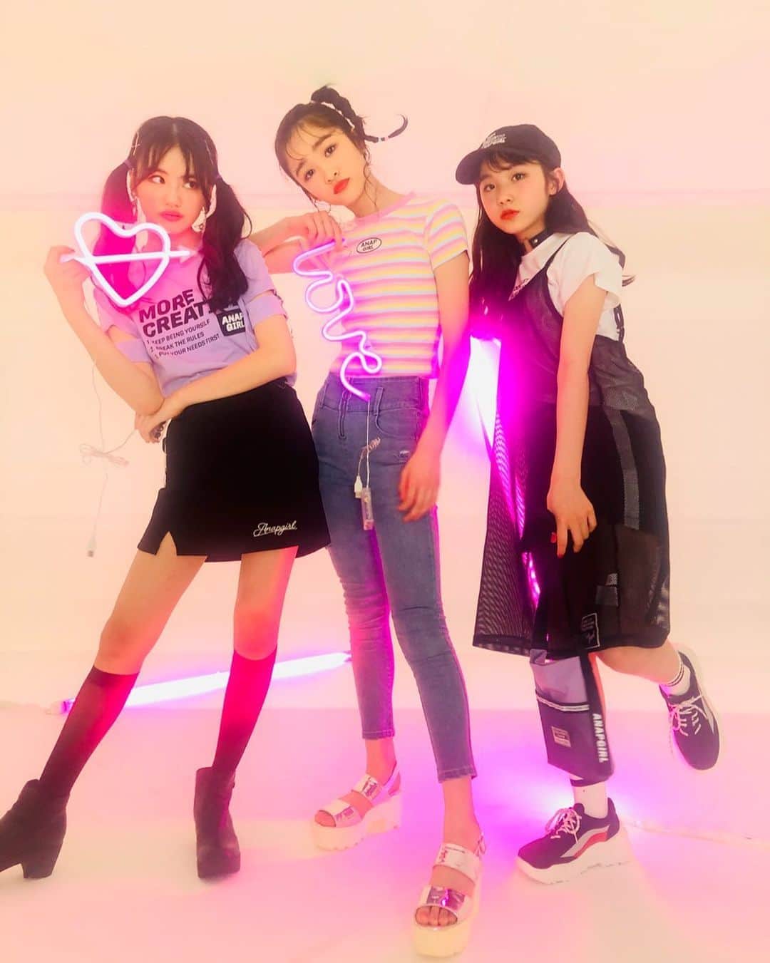 ニコ☆プチのインスタグラム：「💘💖💝💓💓 盛れてる⁇😉💋 . . . #アナップガール盛れる説🥰 @anapgirl_official  #井口虹姫  #関谷瑠紀  #中山あやか」