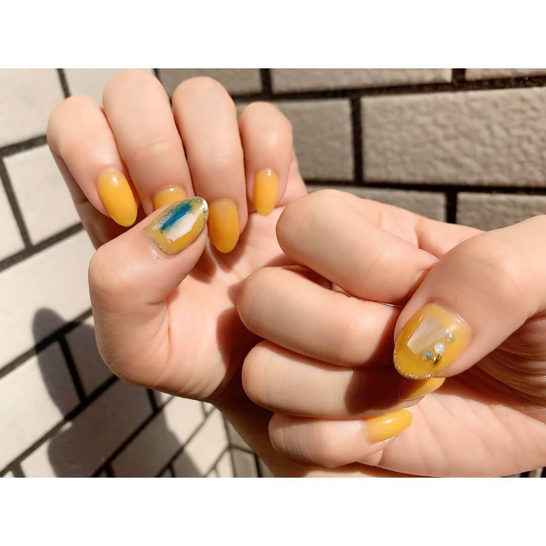 吉村遙さんのインスタグラム写真 - (吉村遙Instagram)「💅✨ 元気だから元気カラー💛不器用だからアートは親指だけ👍 #はるぴねいる#セルフネイル#ニュアンスネイル#ジェルネイル#イエローネイル#お元気お姉さんず」5月1日 15時25分 - harupi1019