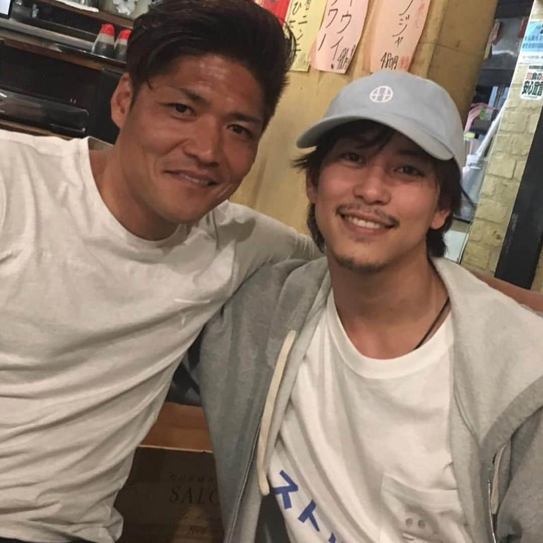 佐野岳さんのインスタグラム写真 - (佐野岳Instagram)「明日5/2の21:00〜 インスタライブします！  サッカー界のモンスター！ 何故この方と繋がっているかもお話できたらと思います！ 「 #大久保嘉人 選手！！」 888888！  #yoshito13」5月1日 15時25分 - gaku_sano_09