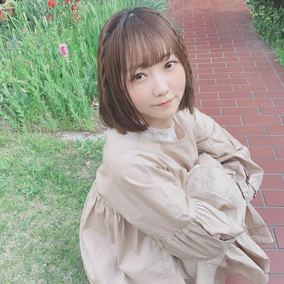 夏川愛実のインスタグラム：「﻿ 今日あっちぃね😳﻿ ﻿ ﻿ #おうちじかん#お庭じかん#ベージュコーデ﻿ #ベージュワンピ#チュニック#niceclaup  #ショートボブ#ボブアレンジ」