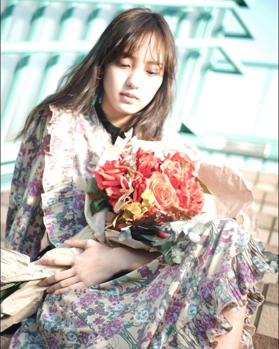 飯窪春菜のインスタグラム：「🎥🥀📷 ・ ・ こういうパターンも撮りました。 この日着ていった私服をそのまま良いと言ってもらえて、 私服のまま撮影📷 ・ アクセサリーはお借りしました☺️ @hinas.accessory ・ ・ ・ 📷@shota_superbly 🎥@taros_photo_ 💄@kisa_superbly  #作品撮り  #私服  #ootd  #はるなの毎日  #飯窪ってる」