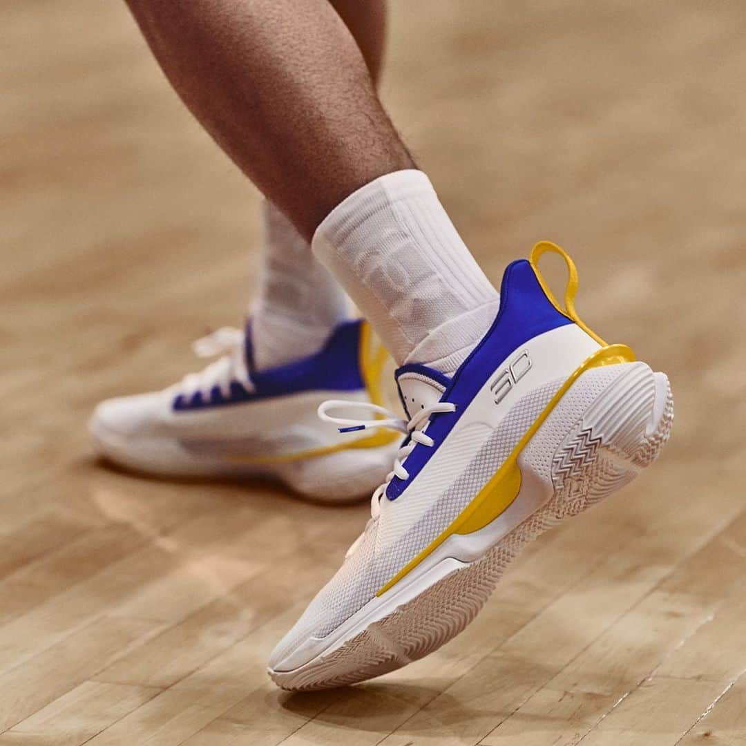 Under Armour Basketballさんのインスタグラム写真 - (Under Armour BasketballInstagram)「A salute to Dub Nation. The latest #Curry7 is for the Bay Area faithful who have inspired @Stephencurry30 both on and off the court. Tap to shop the Curry 7 “Dub Nation 2” now.」5月2日 3時46分 - uabasketball