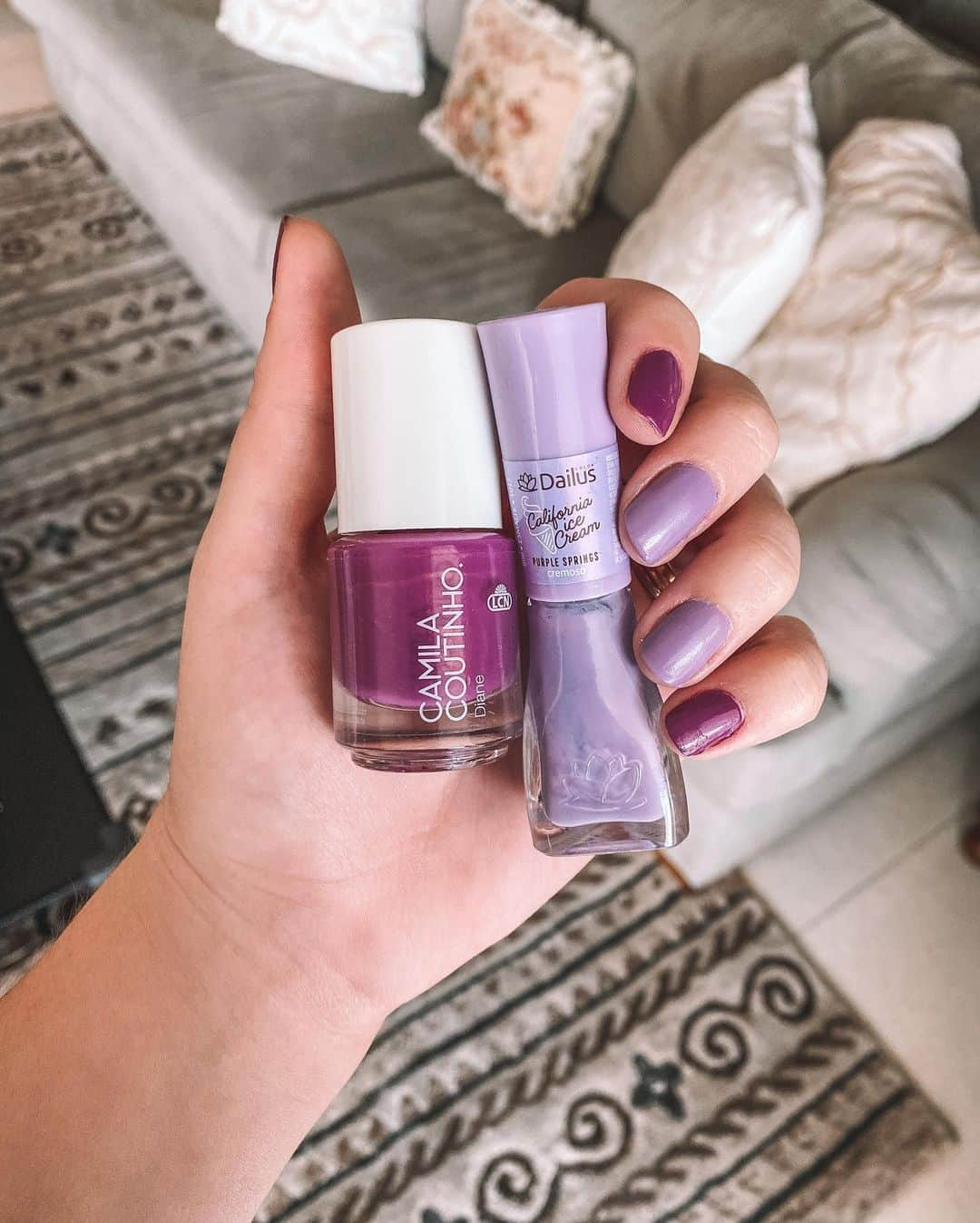 ニーナさんのインスタグラム写真 - (ニーナInstagram)「Estão curtindo essas postagens de esmaltes? Me divertindo com cores 💜 unhas da semana = roxo e lilás📍Diane Camila Coutinho @lcnbrasil 📍Purple Springs @dailus #unhas #nails #unhasdecoradas #dailusesmaltes #instanails #nailart #unhasdegradê #unhasdegrade #esmaltedasemana #unhaslilas #unhasroxas」5月2日 2時27分 - niinasecrets