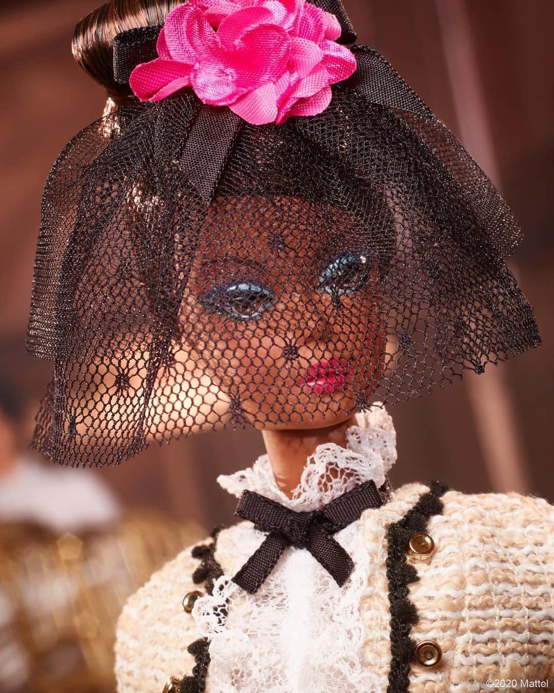 バービーさんのインスタグラム写真 - (バービーInstagram)「Fashionably ready for an afternoon tea. ✨Commemorating the 20th anniversary, the #Barbie Fashion Model Collection doll celebrates the glamour, sophistication and timeless elegance of fashion. The second of four dolls in this final series, shop the Barbie Best To A Tea doll now.⁣ ⁣ Stay tuned for the next reveal!」5月2日 2時44分 - barbie