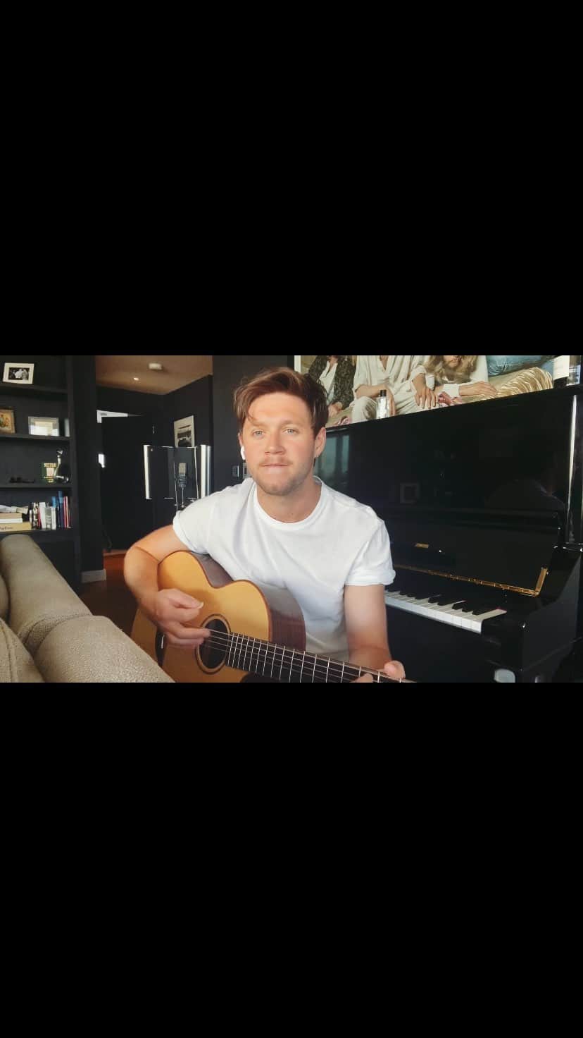 ナイル・ホーランのインスタグラム：「The boys @dannyjonesofficial, @tomfletcher, @ollymurs, @jamesarthur23 and i came together to shine a little light on all of the key workers during these dark times . hope you enjoy x」