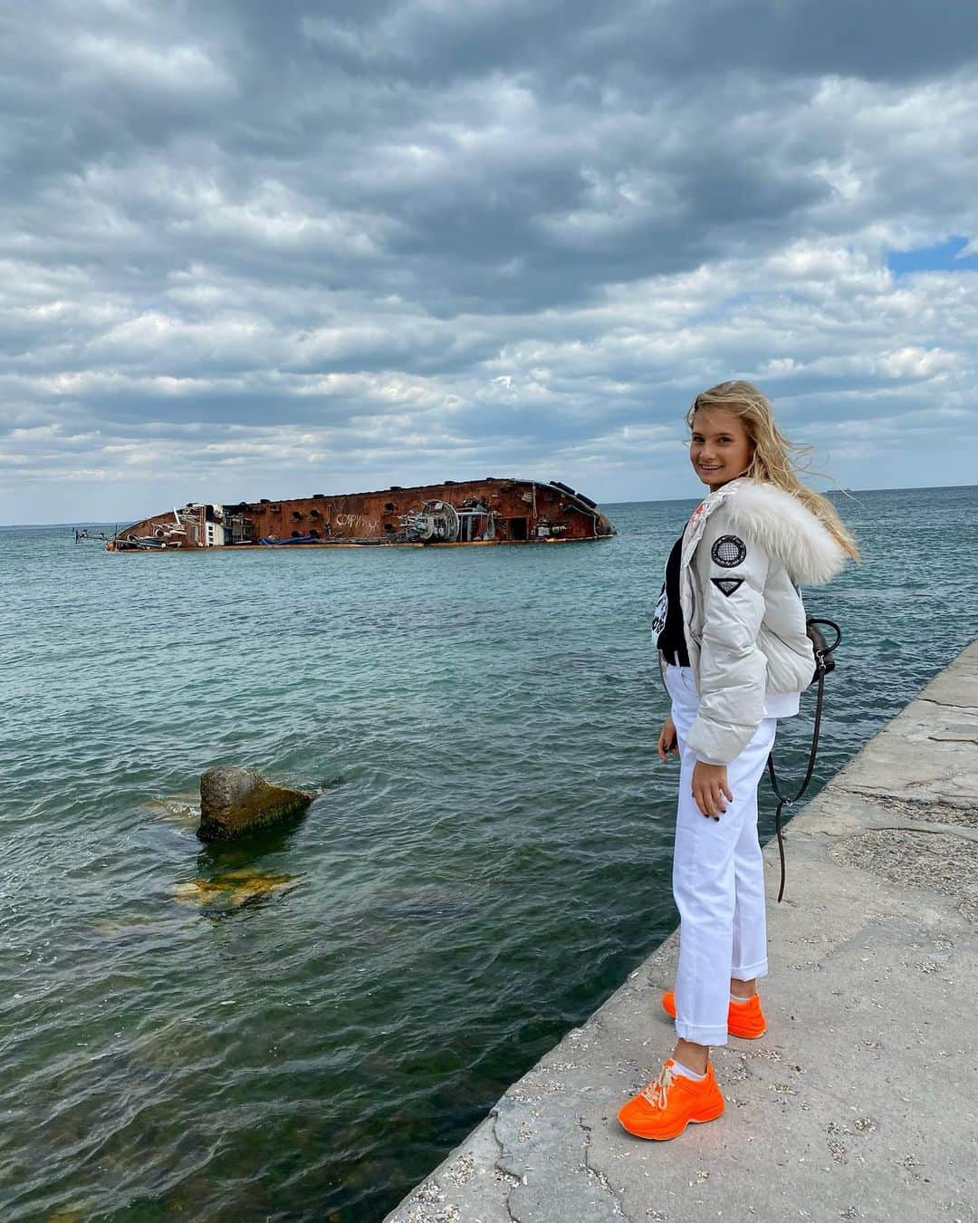 ダヤナ・ヤストレムスカさんのインスタグラム写真 - (ダヤナ・ヤストレムスカInstagram)「🌊☁️ smile for me please 🙂, улыбнись🙂 #odessa」5月2日 3時04分 - dayana_yastremskay