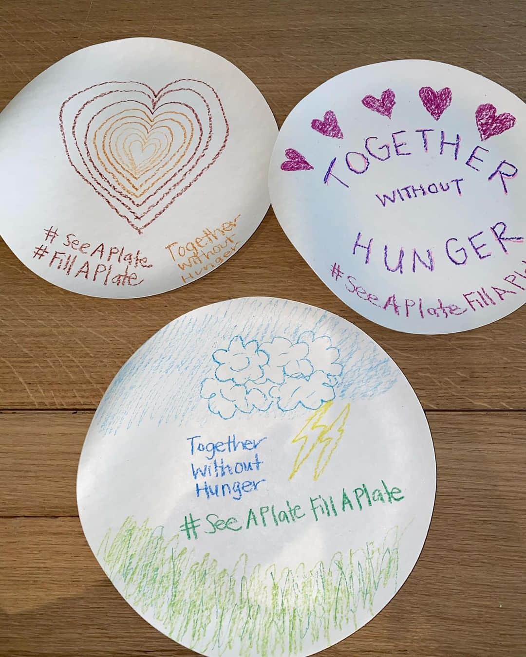 キム・カーダシアンさんのインスタグラム写真 - (キム・カーダシアンInstagram)「I decorated some plates with my kids in support of @panerabread and @feedingamerica. For anyone who is able please go to TogetherWithoutHunger.org and donate $3 to feed families during this time. I nominate @krisjenner @kourtneykardash @kendalljenner @foodgod @tracyromulus to decorate a plate w me! #SeeAPlateFillAPlate」5月2日 3時37分 - kimkardashian