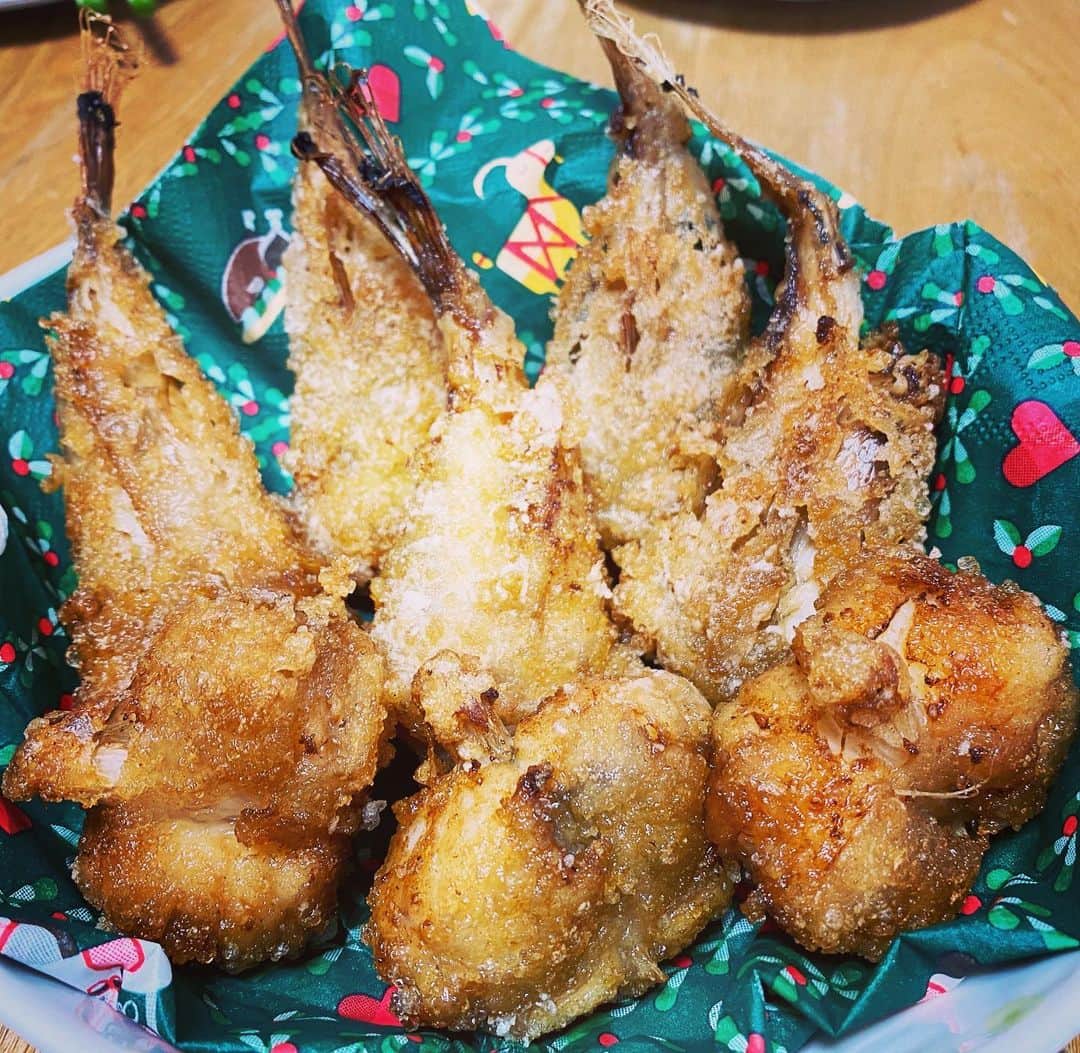 佐野優子のインスタグラム：「. アンコウの唐揚げ👩‍🍳 . 見た目がちょっと独特な魚だけど、 めっちゃ美味しいんです(∗ˊ꒵ˋ∗) . . #あんこうの唐揚げ  #深海魚」