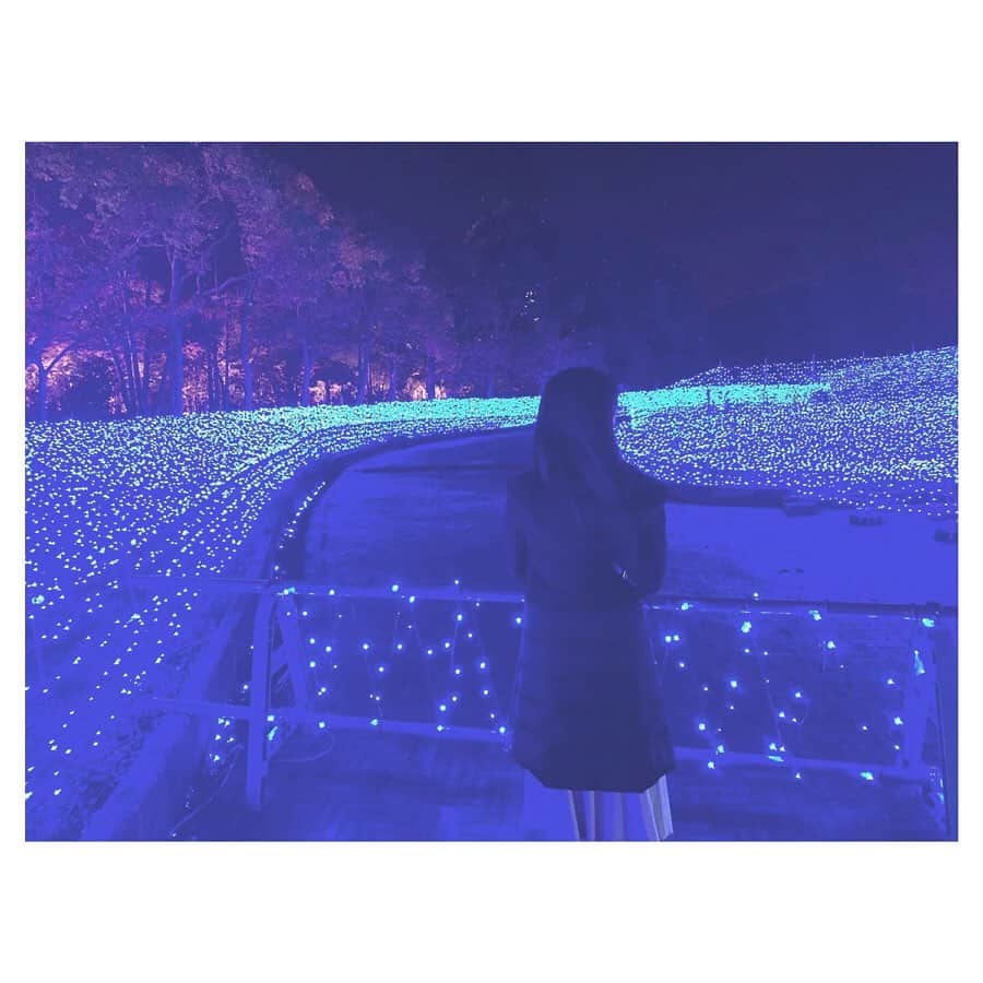 竹内彩姫さんのインスタグラム写真 - (竹内彩姫Instagram)「． ． “ん？ 呼んだ？” ． ． あまり知られてないけど青色好きなんです✩.*˚． ． #なばなの里」5月1日 18時49分 - takeuchisaki_1124
