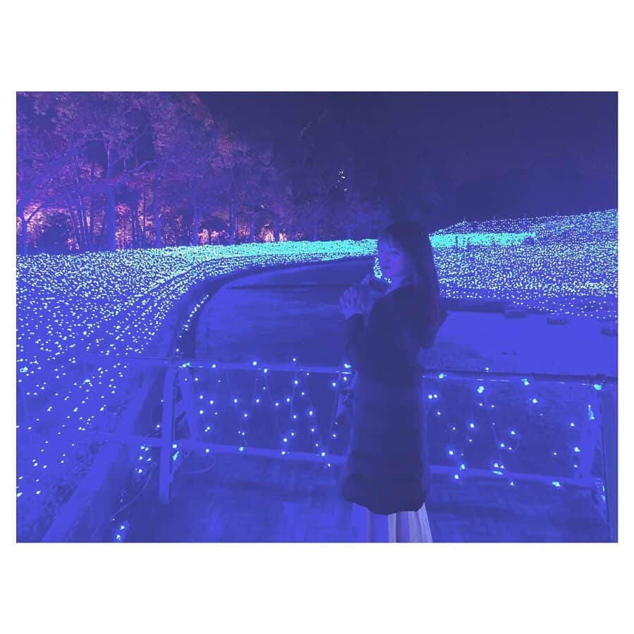 竹内彩姫さんのインスタグラム写真 - (竹内彩姫Instagram)「． ． “ん？ 呼んだ？” ． ． あまり知られてないけど青色好きなんです✩.*˚． ． #なばなの里」5月1日 18時49分 - takeuchisaki_1124