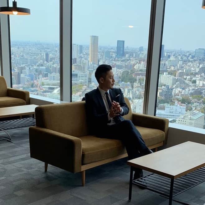 坂東工さんのインスタグラム写真 - (坂東工Instagram)「この後21時から初インスタライブやります。 皆さんからの質問などにお応えしていければと思っているのでぜひ🧔🌹 なんだろう、なぜか少し緊張する🤏💦 #坂東さんの初インスタライブ #坂東さんの今日の一言」5月1日 18時55分 - takumimoriyabando