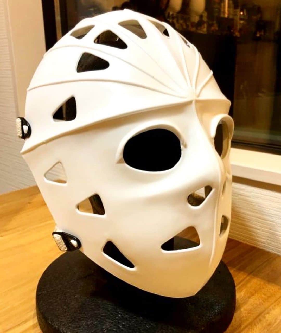 KIYOさんのインスタグラム写真 - (KIYOInstagram)「@triumpher12 氏より #ヘルメットバトン #裏ヘルメットバトン をいただきました。  ①DBMS Space Rocket Helmet & Goldtop England Silk Scarf ②Stadium Project 2 ③Bandit XXR Helmet ④Bell Motostar ⑤Flight Helmet US NAVY VF84 "Jolly Rogers" ⑥Hasbro Stormtrooper Helmet ⑦Kamen Rider 1 Life-Size Replica Mask ⑧Hockey Goalie Mask  #rockers #caferacers #tonupboys #goldtopengland #dbms #lewisleathers #stadiumproject2 #kamenraider #vf84 #jollyrogers #flighthelmet #maskedrider #cosplay #toystagram #bellhelmets #bellmotostar #stormtrooper #vintagehelmet #madmax #toecutter #goaliemask #仮面ライダー #コスプレ #ストームトルーパー #ベルモトスター #フライトヘルメット #ルイスレザー」5月1日 19時39分 - kiriko009