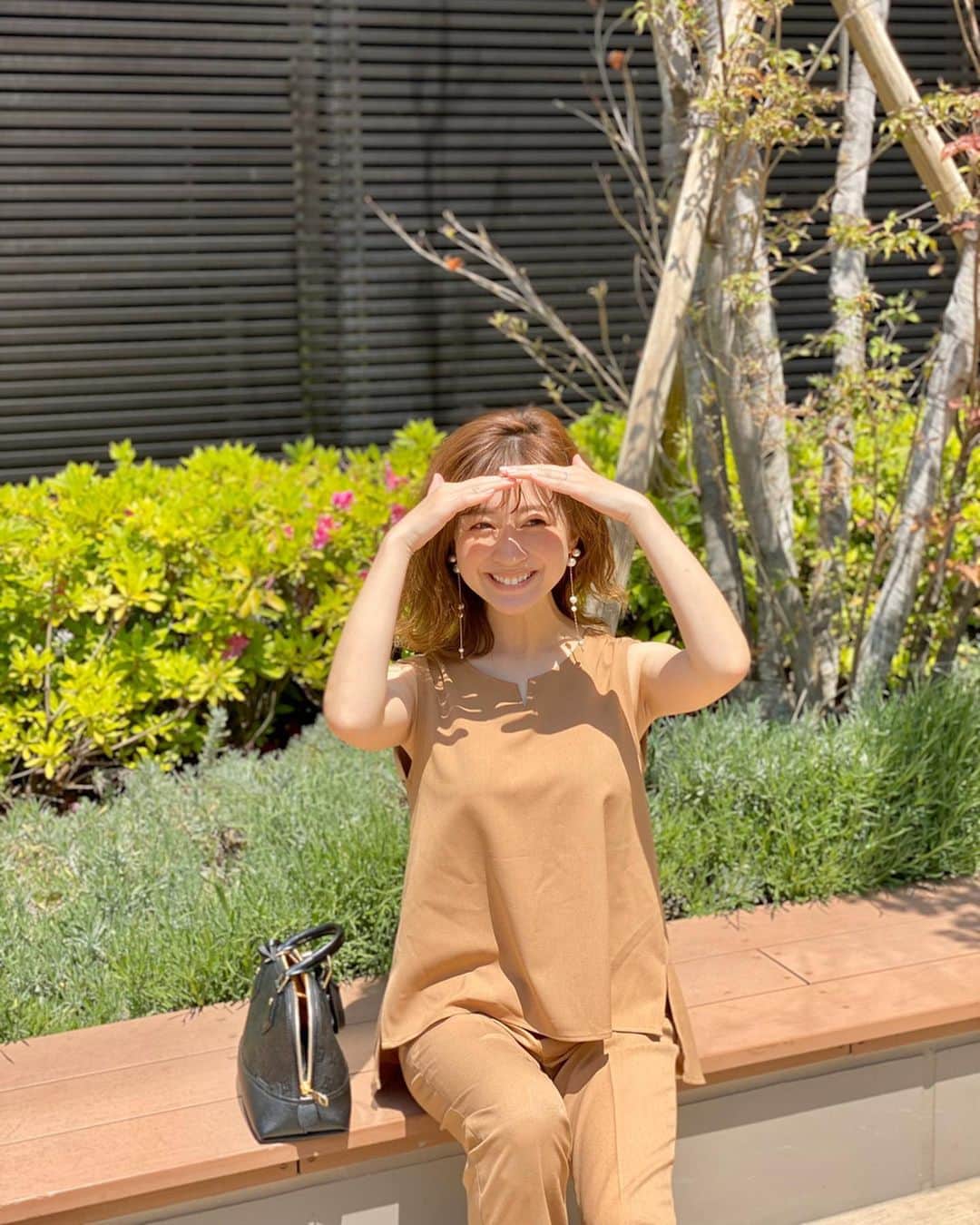 水野佐彩さんのインスタグラム写真 - (水野佐彩Instagram)「・ ハンサムコーデ❤️ バチェラーの野原遥ちゃんコラボのお洋服🥰 @noharu1021 @bcstock.jp  さらりと着心地も良くて オフィススタイルにもぴったり✨✨ 私は髪の毛やアクセサリー、靴のドットで 甘さもプラスしました🍑💕 (もちろん スーパーへ行っただけです!) (当たり前だけど😅一応書くね。) #sサイズコーデ #153cmコーデ #おちびコーデ #ママコーデ #新米ママ #ママライフ #令和2年ベビー #2020年ベビー #女の子ママ #バチェラー #バチェラー3 #🌹 #野原遥 #bcstock」5月1日 19時44分 - saaya_mizuno