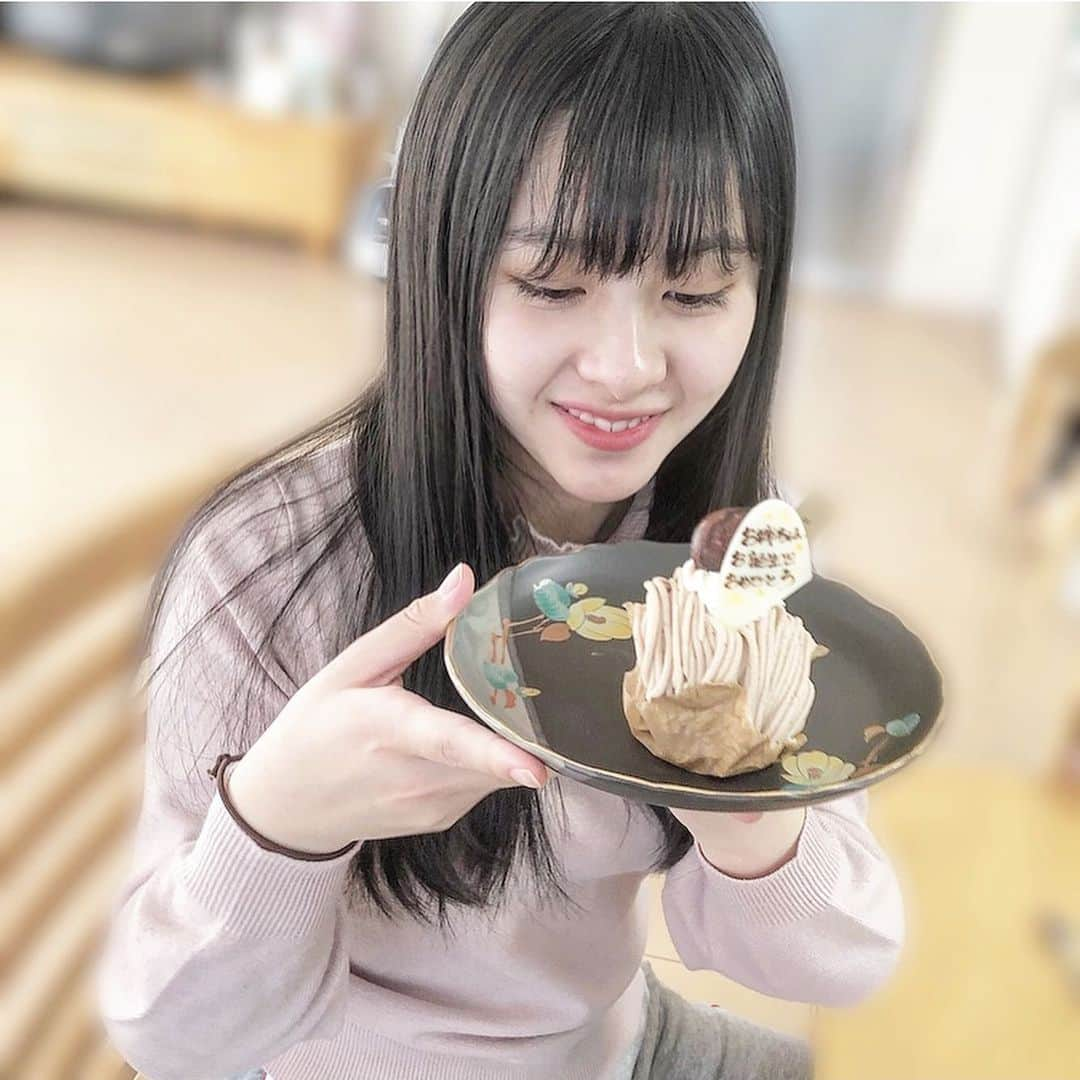 鵜川もえかのインスタグラム：「♥ 写真がないのでこの間撮ったのをᐠ ♥︎ ᐟ お誕生日の時に食べたモンブラン🌰🎂おいしかったなぁ~︎︎︎︎︎☺︎ ･ 2枚目は お誕生日の日の夜ご飯𓂃𓈒𓏸 妹が全て作ってくれました！！ ･ 今日はラプンツェルだよ、！みんなみる？ ･ #鵜川もえか #今日好き #今日好き青い春編 #今日好きになりました #今日好きになりました青い春編」