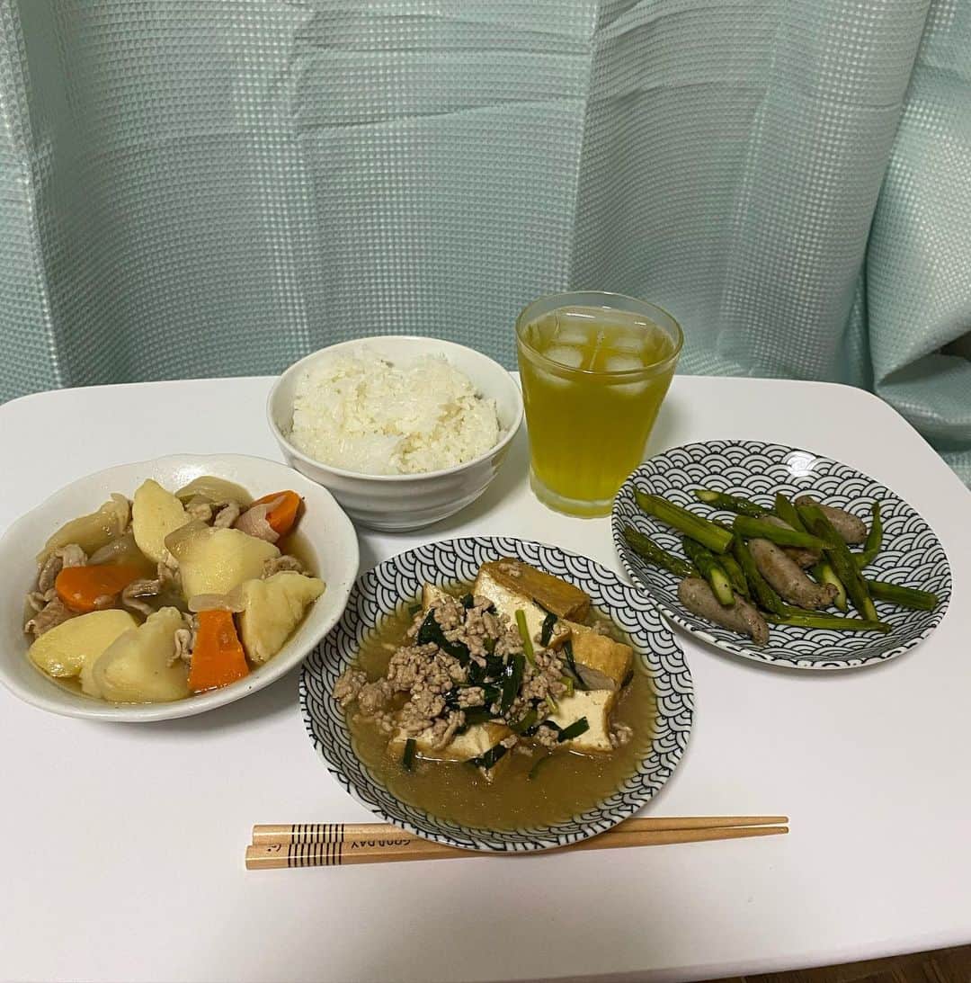 小田幸平のインスタグラム：「晩ごはんシリーズ🍚厚揚げ、ミンチ、インゲン、アスパラ、ウインナー、肉じゃが。#晩ごはん#愛媛マンダリンパイレーツ#読売ジャイアンツ#中日ドラゴンズ#はげch」