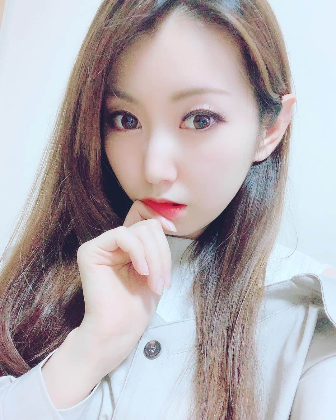 杉本夏陽のインスタグラム：「‪もう５月だね🎏‬ ‪特別に思わなかったメイクも久々にしてみるとウキウキする💄💋‬ . . . . . #model #写真 #被写体 #ファインダー越しの私の世界 #写真好きな人と繋がりたい #ポートレート #japan #china #followme」