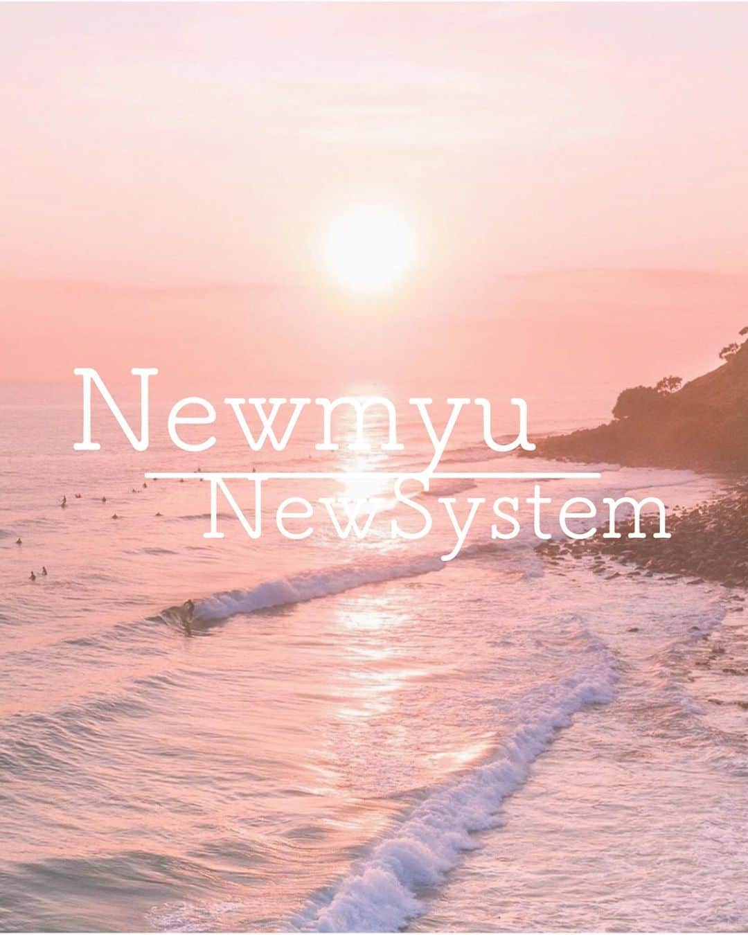 庄子智愉のインスタグラム：「💎これからのNewmyu。 . 120%の安心を感じられるようになるには まだとても多くの時間が必要ですが Newmyuは、これからもお客様にとって 安らげる場所でいられるよう 誠意をもって、対策・進化して参ります。 . その一歩目として 上記画像のようなシステムを取り入れ 緊急事態宣言の解除後、段階的に営業を再開致します。 . . 頑張る女性が甘えられる場所でありたい。 その想いから、つくったNewmyuです💭 お一人おひとりの「それぞれの今」の お悩み・お疲れに真摯に向き合い、 より一層細やかなケアをさせていただきます。 . . ✔️施術チケットは、BASE SHOP 「 https://newmyu.theshop.jp 」にてご購入下さい。 . ___________________________________________________ . ⚠️感染予防策⚠️ ご予約の前に、必ずご確認下さい💆🏼‍♀️ . . ○お客様がお帰りになる毎に、最低2時間の店内換気を行います。 . ○ご入店・ご退店時のアルコール液での消毒、施術前の除菌アロマスプレー使用へのご協力をお願い致します。 . ○徹底した換気・室内の消毒作業のため、1日3名様までの受付とさせていただきます。 . ○施術中もベッド近くの窓を解放させていただきます。 . ○アフターティーのご提供を控えさせていただきます。 . ○これまでと同様に、タオル・バスローブ等のお体に触れるものは全て1回で交換させていただきます。 . ○ご来店当日のマスクのご着用をお願い致します。 . ○1ヶ月以内の海外渡航歴がある方、体調に少しでも違和感を感じられる方(眼精疲労等は省く)のご来店は、お控えいただきます。 . . 上記に留まらず、 大切なお客様に接する自身の消毒・健康管理も含め 随時最善を尽くし、お迎えさせていただきます。 . ___________________________________________________ . . . 🌸最後になりましたが... 臨時休業中も、Newmyuを気にかけて下さった皆様 必要として下さった皆様 リスタートに向けてご協力いただいた皆様 心から感謝しております。ありがとうございます。 . 皆様それぞれにご無理のない最良のタイミングで お逢い出来るのを、楽しみにしております:) . . 引き続き、どうぞくれぐれもご自愛下さいませ。 . . . 小顔・頭蓋骨矯正スパ Newmyu owner/therapist  Lilymyu . .」
