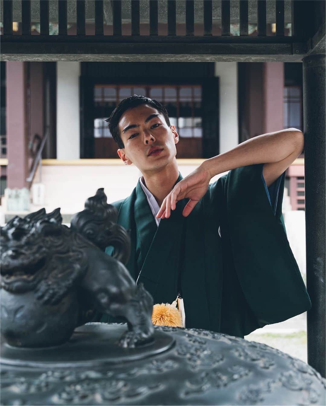 Yuma Yamashitaのインスタグラム：「@inspirationcultmag Shoot 02 [ Japan Beauty 立居 ] IG-only issue crews collaboration @yuma1983 × @yukubo  着るものを通して“人”が見えること。  そっと、ぬくもりをも身に纏う 和装という所作。  古いだけではなくて、 新しいだけではなくて、  身に備わる立ち居。 心に依る振る舞い。  日本の美術を示すコラボレーションです。  Photo by @yuma1983 Model @takuma_iwasaki & @slammin_sakura Special thx @cucuru_bridal #inspirationcultmag  #inspirationcultbarandgallery  It's all about being able to see "people" through what you wear.  Gently wear the warmth, The forms of Japan.  It's not just that it's old, It's not just that it's new,  The presence of the body. The Behaviour according to the mind.  It's a collaboration that shows Japanese art.」