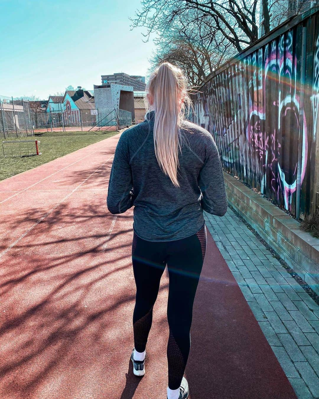 イダ・カーストフさんのインスタグラム写真 - (イダ・カーストフInstagram)「Moving forward. One step at a time 🙏🏼 • • #athlete #running #athletics #sprint #training #movingforward #denmark #keepontraining #love #me #fit #girl」5月1日 20時19分 - idakkarstoft