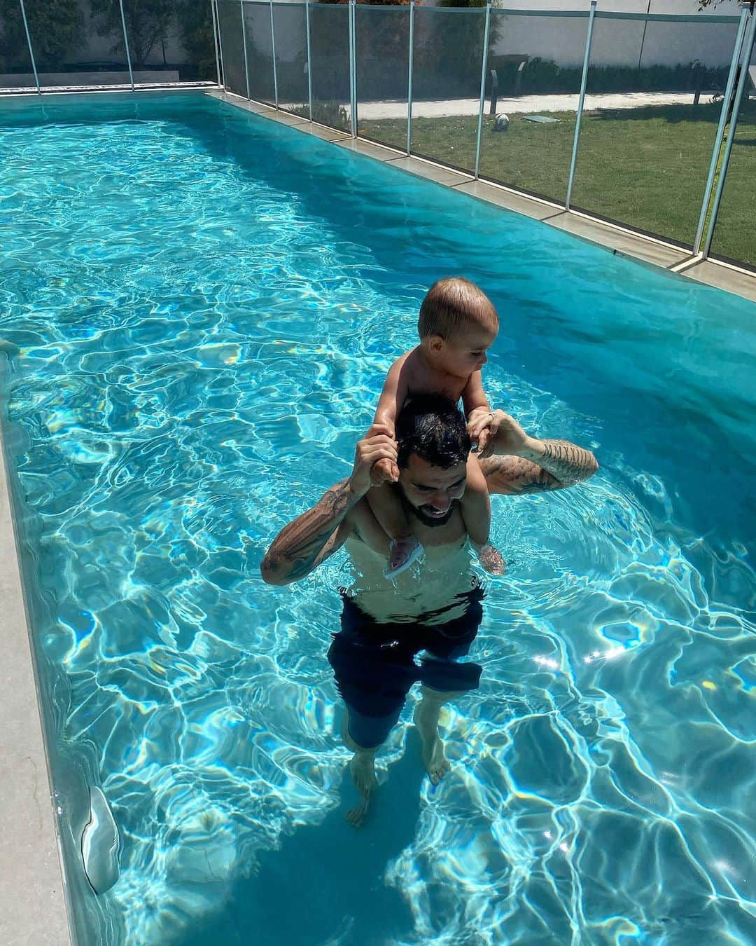 ヘスス・フェルナンデス・サエスのインスタグラム：「Papi&Alessio 💦 👶🏻」