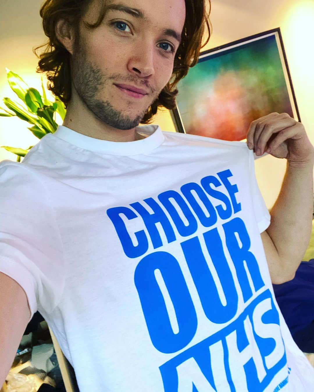 トビー・レグボのインスタグラム：「The #clapforourcarers has been so inspirational. To hear the whole country coming out in support of the HEROIC work our NHS workers and carers have provided us during this pandemic. You can now show your support with these @chooselove X @katharinehamnett t-shirts available on @asos. 100% of the profits will be donated to @thecareworkerscharity and @nhscharitiestogther and matched again by ASOS #chooselove #chooseourcarers #chooseournhs」