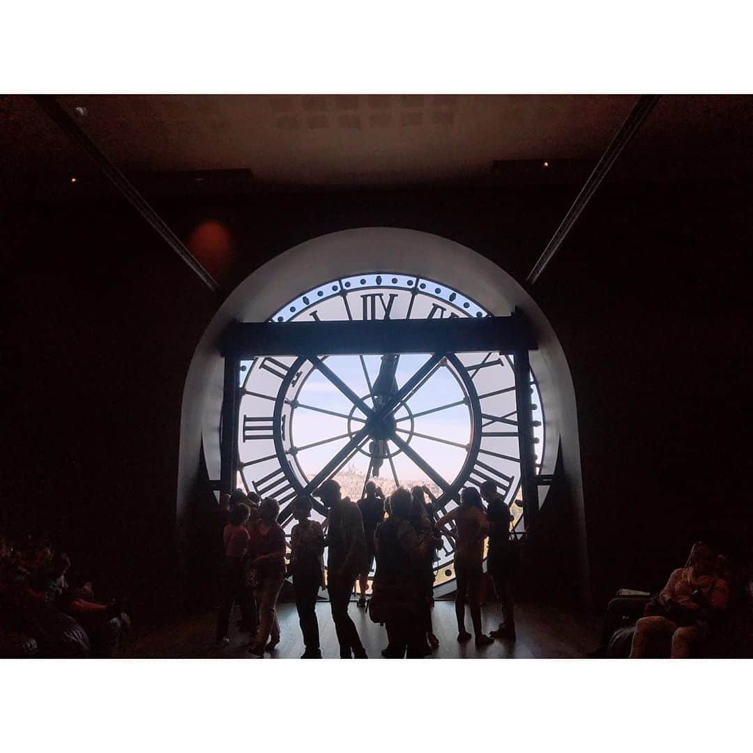 ユン・ソヒさんのインスタグラム写真 - (ユン・ソヒInstagram)「Paris. 2018. Orsay Museum  #방구석여행#시작#시간을돌려 시작은#시계#포토존 #throwback#paris#2018#orsay #photozone  Business related to traveling has fallen on hard time due to the outbreak of covid19. Hope everyone can have their ordinary life back without suffering more」5月1日 20時45分 - sh_ovel_y