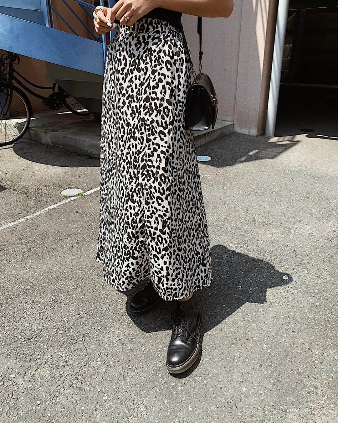 草野春香さんのインスタグラム写真 - (草野春香Instagram)「. 𝑯𝒆𝒍𝒍𝒐 𝑴𝒂𝒚🌼💛 珍しくスカートの日💋 🏷 @select.shop.jbg  レオパードスカート何個目かわからないけど これは丈感もシルエットも一番好き👌🏾✨ #ootd #outfit」5月1日 20時37分 - _haruka030_