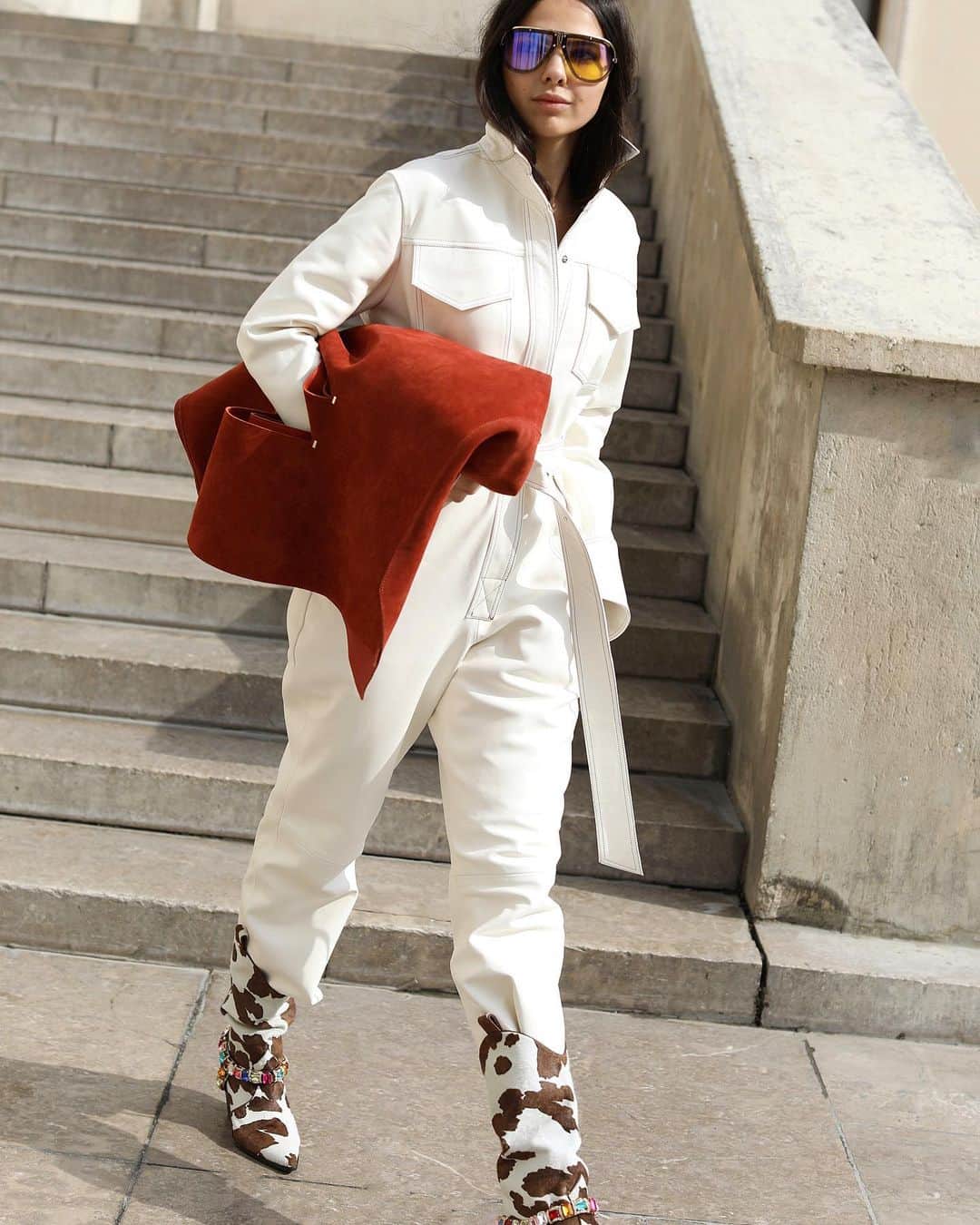 Lee Oliveiraのインスタグラム：「28th September 2018.  Outside the shows at Palais de Tokyo, Paris  @doina . . . . . #streetphotography #paris #style #pfw18 #mode #streetstyle」