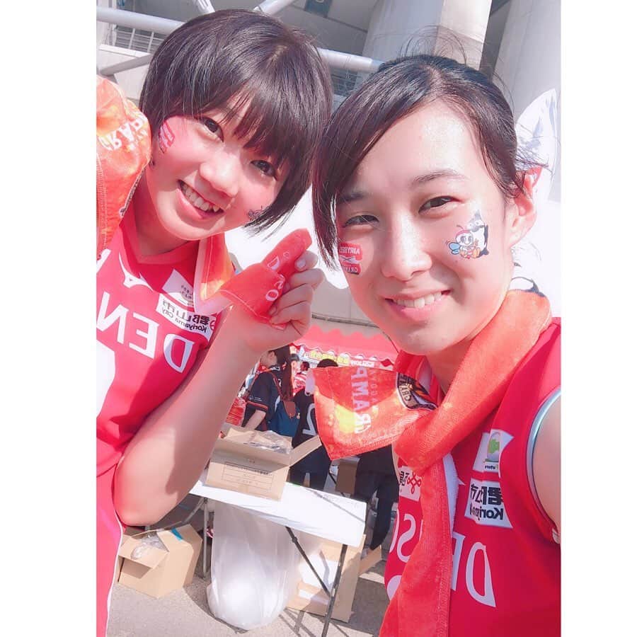大竹里歩のインスタグラム：「🐭 小口樹葉Happy  birthday🎂🎉 .  いつも気が付けば隣にいる君。 少し会わないだけで寂しがる君。 脳の作りがほぼ一緒な君。 私のことが大好きな君。 そんな君のことが大好きな私。  みんなに愛されて優しいみっきーに これからもたっくさんの幸せが訪れますように……💓 .  #バレーボールと長野県以外の #知識はほぼないと思われます笑 #これからも一緒にバカしましょっ 【写真は過去のものです⭐】」
