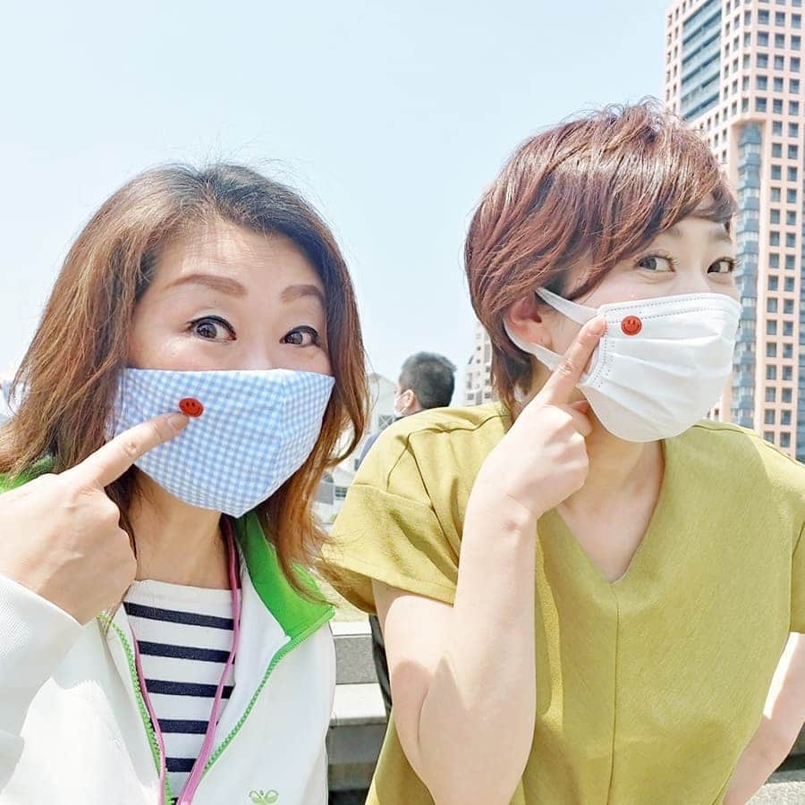 のインスタグラム：「倫子先輩も、『それ、可愛いね💕』と言ってくれました‼️ “FridayOvation”後のスマイルマスク運動～☺️ #smilemask  #smile#mask  #friday#ovation #福岡山王病院 #百道浜#rkb」