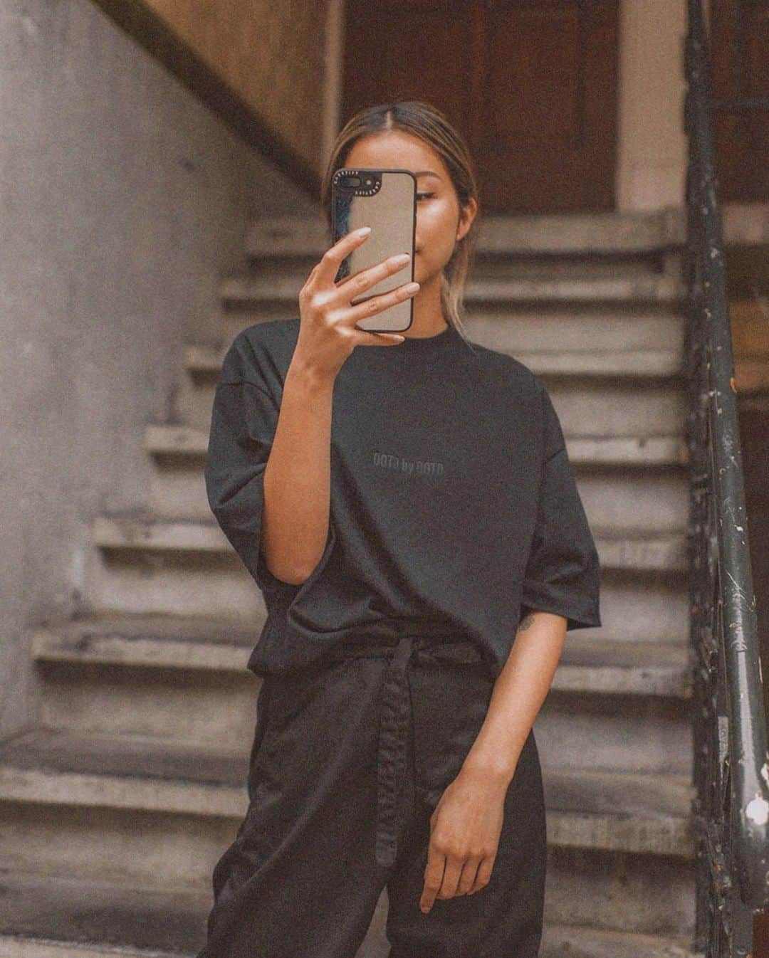 OOTD Magazineさんのインスタグラム写真 - (OOTD MagazineInstagram)「@elliqa wearing our OOTD t-shirt in Jet Black - What do you love about this look?」5月1日 21時01分 - ootdmagazine