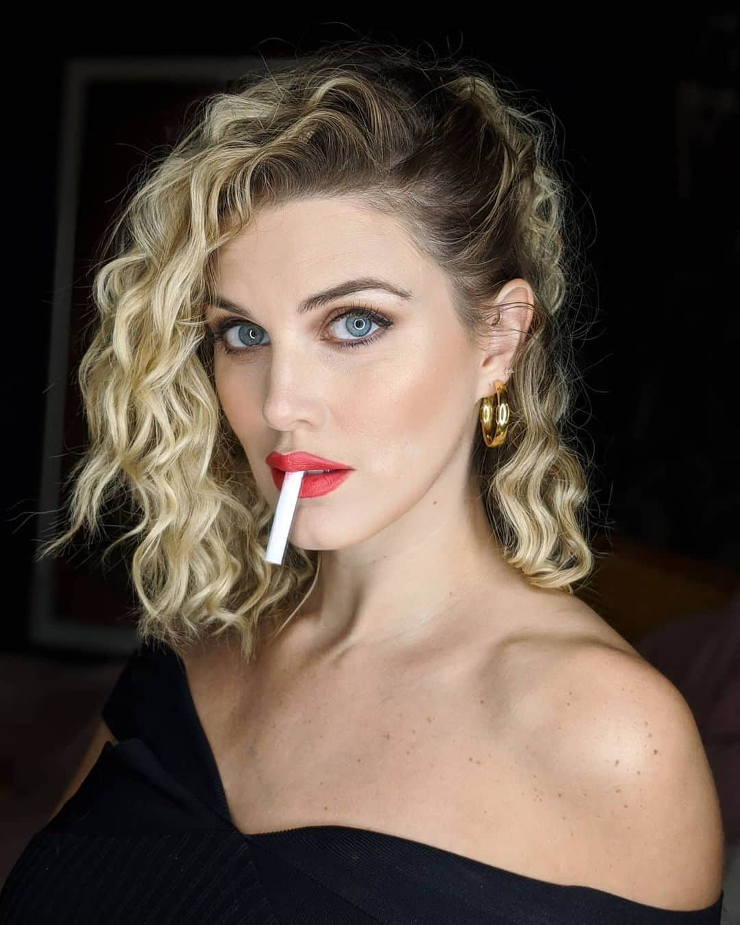 Ashley Jamesさんのインスタグラム写真 - (Ashley JamesInstagram)「AD: Tell me about it, stud. ❤️🚬 Well this was an incredibly fun way to spend my morning. I'm doing a really cool campaign with the champagne @piper_heidsieck and you guys can get involved to win a gift... Keep reading. 🍾  I've learnt some really cool facts since working with the brand. Like, did you know that Piper-Heidsieck & the cinema has been the best glamorous couple for more than 80 years ?  They're known as the first champagne brand to appear in a movie, and were also Marilyn Monroe’s favorite champagne (in 1953 she said: "go to sleep with a few drops of Chanel No.5, and I wake up with a glass of Piper-Heidsieck champagne.") ❤️ They're the official supplier of the Cannes Film Festival since the early 1990’s, and the champagne poured at the Oscars Ceremony. 🍿  So, the brand asked me to take up a new challenge to celebrate this mythical love affair, and asked me to spread the word about their challenge.🎥🍾 They'd love to see you take on the #challenge of acting out an iconic movie scene. You can do it on your own, or with your quaranteam: friends, family, or partners. even your pets!  Just tag #PiperHeidsieckPresents #Challenge @piper_heidsieck and nominate 5 friends to take part in the challenge for your chance to win a gift from the brand. Good luck! ❤️🍾✨ #grease #sandradee」5月1日 21時01分 - ashleylouisejames