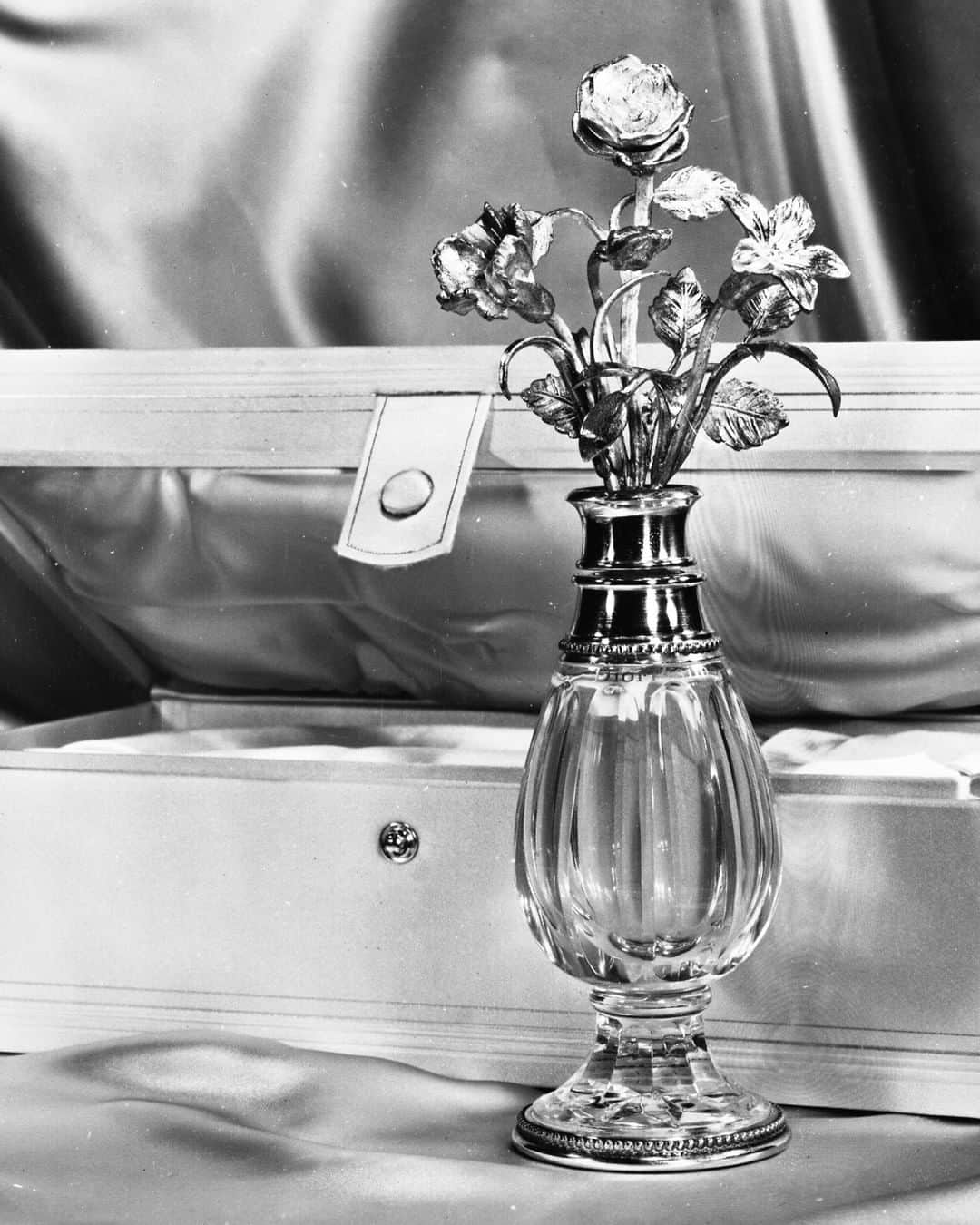 クリスチャンディオールさんのインスタグラム写真 - (クリスチャンディオールInstagram)「An unforgettable signifier of spring, captivating the senses with sweetness and joy, the lily of the valley accord is an essential element of the House's perfumes. Since his early years spent in the family garden at Granville, Christian Dior was fascinated by this lucky flower, whose sublimely luminous scent and delicate form he sought to recapture. The 'Diorissimo' fragrance, whose sunny, delicious perfume was created by Edmond Roudniska in 1956, provides a virtuoso interpretation of its celebrated scent. The perpetually reinvented romantic floral bouquet symbolizes "the exuberance, drama and sophistication of Dior", according to François Demachy, the House's exclusive Perfumer-Creator. (Re)discover this fascinating tale on May 1st. #DiorHeritage © Christian Dior © Collection Christian Dior Parfums」5月1日 21時00分 - dior