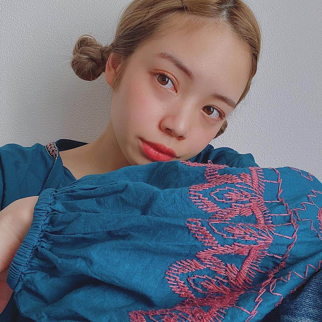 福地夏未のインスタグラム：「🦩 暑い日はこのヘアスタイルがいちばん 前髪もきゅっと！ _ #hair #hairstyle #夏日」