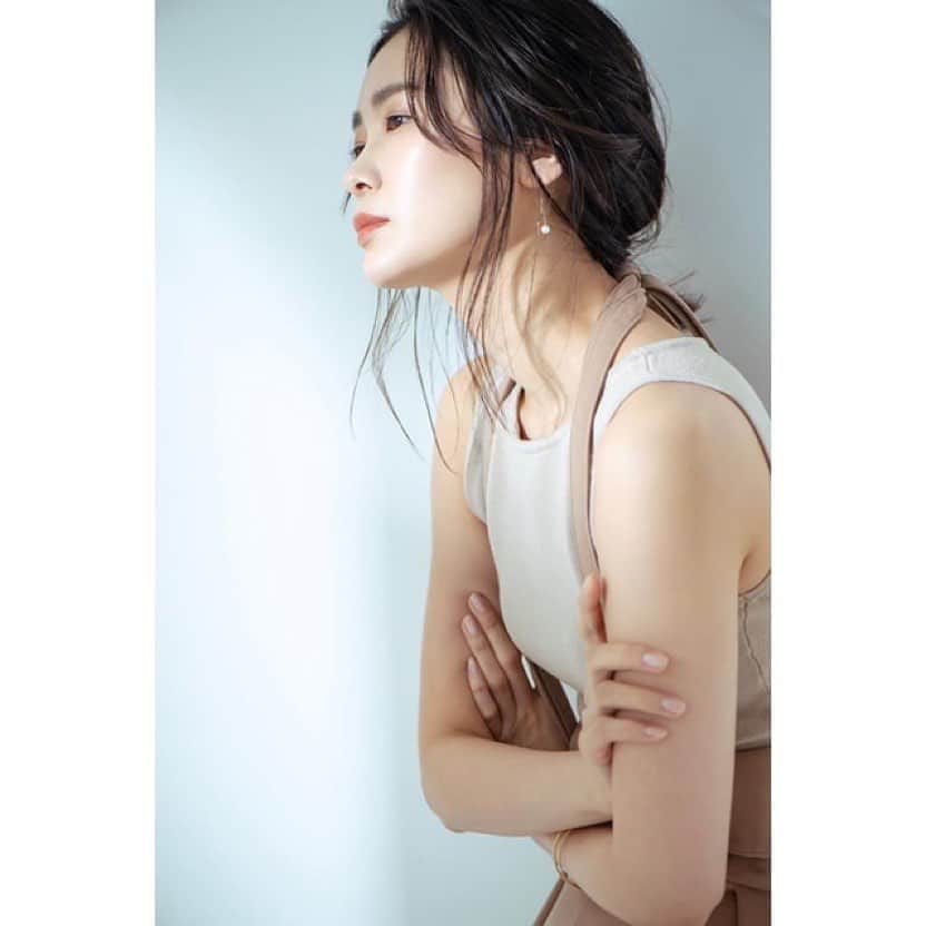 永瀬かおるのインスタグラム：「test shoot 光と影の境界線💎  camera @maru_1111  hairmake @yaggyy_____hm  styling @inouehakone  #testshoot #永瀬かおる #作品撮り」