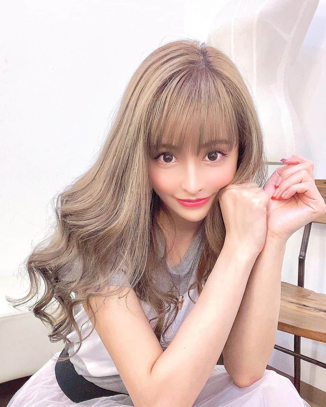 ririさんのインスタグラム写真 - (ririInstagram)「だいぶ前髪も 見慣れてきたでしょ🤔❓🐸 #love #happy #selfie」5月1日 21時18分 - riri.ribon