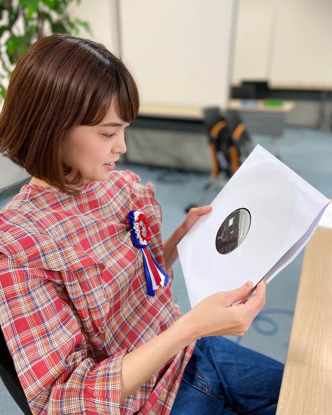 Negiccoのインスタグラム：「﻿ Kaede﻿ 1st Full Albumアナログレコード﻿ 「今の私は変わり続けてあの頃の私でいられてる。」﻿ 発売中です！﻿ ﻿ 収録曲：﻿ SIDE-A﻿ A-1.「2020」（TRICERATOPS カバー）﻿ 作詞・作曲：和田唱　編曲：佐藤優介﻿ A-2.「あの娘が暮らす街（まであとどれくらい？）」　﻿ 作詞・作曲：澤部渡　編曲：スカート﻿ A-3.「スウィート・リグレット」　作詞・作曲：澤部渡　編曲：スカート﻿ A-4.「微弱的流動」　作詞・作曲・編曲 蘇偉安（EVERFOR）﻿ A-5.「それもきっとしあわせ」　（鈴木亜美 joins キリンジ　カバー）﻿ 作詞：堀込高樹　作曲：堀込泰行　編曲：スカート﻿ SIDE-B﻿ B-1.「永遠の断片」　作詞・作曲・編曲：伊藤ゴロー﻿ B-2.「花束」　作詞・作曲・編曲：堀込泰行﻿ B-3.「Remember You」　作詞・作曲・編曲：堂島孝平﻿ B-4.「夜明けの部屋」　作詞・作曲・編曲：王舟﻿ B-5.「ただいまの魔法」　作詞・作曲・編曲：和田唱﻿ ﻿ #Negicco﻿ #Kaede﻿」