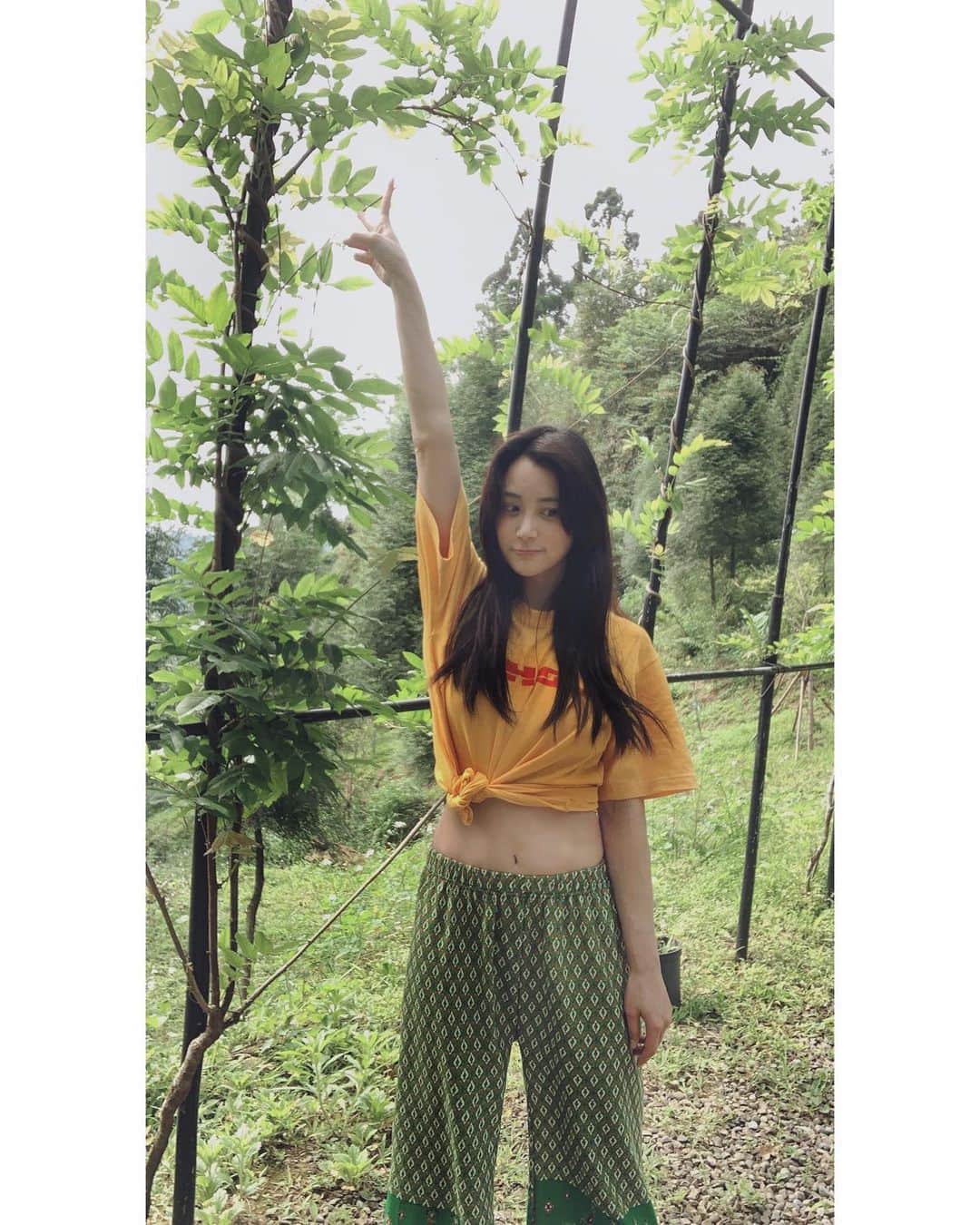 Liga Chiangのインスタグラム：「May 1st. 💛 Bask in the sun🙈  貳零五月第一天 如果你也在💙  #camping #may #future #summer」