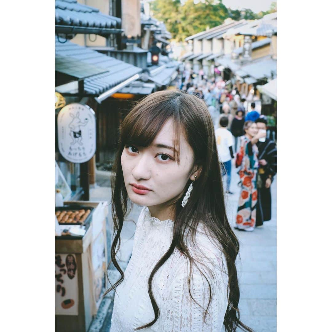 さののインスタグラム：「日常 ・ ・ ・ ・ ・ ・ はやくもどってきてほしいなぁ ・ ・ ・ ・ 昨年 @muu_portrait さんに撮っていただいた写真をレタッチしてみました！ ・ ・ ・ ・ ・ ・  #ポートレート #ファインダー越しの私の世界 #スクリーンに恋して #撮影 #儚くてどこか愛おしいような #デジタルでフィルムを再現したい #カメラ好きな人と繋がりたい #ファインダー越しの私の世界 #被写体 #何気ない瞬間を残したい #幸せな瞬間をもっと世界に #関西写真部share  #good_portraits_world #portrait_planet #bestjapanpics #love_bestjapan #誰かの記憶に残る写真 #jp_portrait部 #pics_jp #wu_japan #portraitphotography #photogram_archive #good_portraits_japan #team_jp #photogenic_jp #pt_life #japanesegirl  #lfl #lfl💛 #l4l」