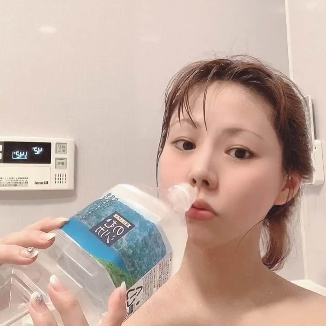 本田裕子さんのインスタグラム写真 - (本田裕子Instagram)「【生きることは愛すること！】 . 先ほどPodcastを配信いたしました。 . 【Podcast番組】 https://goo.gl/2gBdev . 今回の放送は、『生きることは愛すること！』というテーマでお話しています。 . ★意識はミルフィーユのように様々な層の次元がある。 . ★自分が生きているのではなく、いのちが私たちを生きている。 . ★“分相応”という、いかにも聖人君子を目指している人が好きそうな考え方が、弥栄世界を創造することを妨げている。 （いのちの光は天井知らず） . ★生きることは愛すること。ダダ漏れ♡ . . ↑etc…是非お聴きください（╹◡╹）♬ . （インスタのプロフィール欄↑に貼ってますYouTubeのリンクの概要欄に、Podcast →『欲深い女が美しい理由』のリンクがあります。そちらから無料でお聴きになれます🙉♡） . . …… 今日はまりんと森林浴🌳後に、テレワークで仕事した後に、YouTubeの撮影をしてました🎬 . そして今、お風呂タイム🛀 （パックちゅう。笑） . 次回のYouTubeのテーマは、 『美容』です。 . 楽しみにしててね♡😊 . . …… #Podcast #生きることは愛すること #意識 #層 #次元 #分相応 #聖人君子 #弥栄世界 #創造 #いのちの光 #天井知らず #ダダ漏れ #パックちゅう。笑 #半身浴 #テレワーク #YouTube撮影 #シリカ #飲むシリカ #マインド #美容 #欲深い #美しい #美 #引き寄せ #美しい女 #メンタル #欲に素直に #本田裕子」5月1日 21時51分 - rinrin_yuko