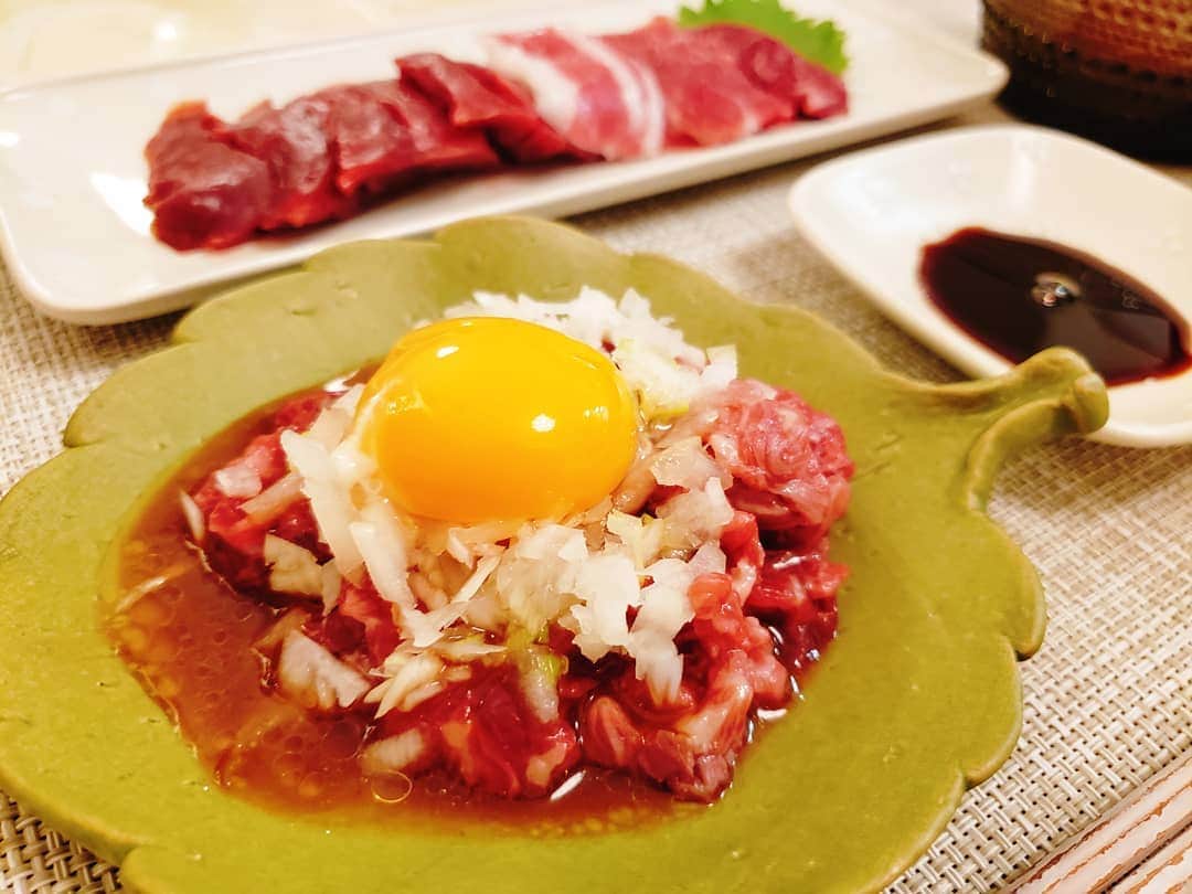 葉山いくみのインスタグラム：「今日の晩ごはんはお取り寄せの馬刺～🐴💕」