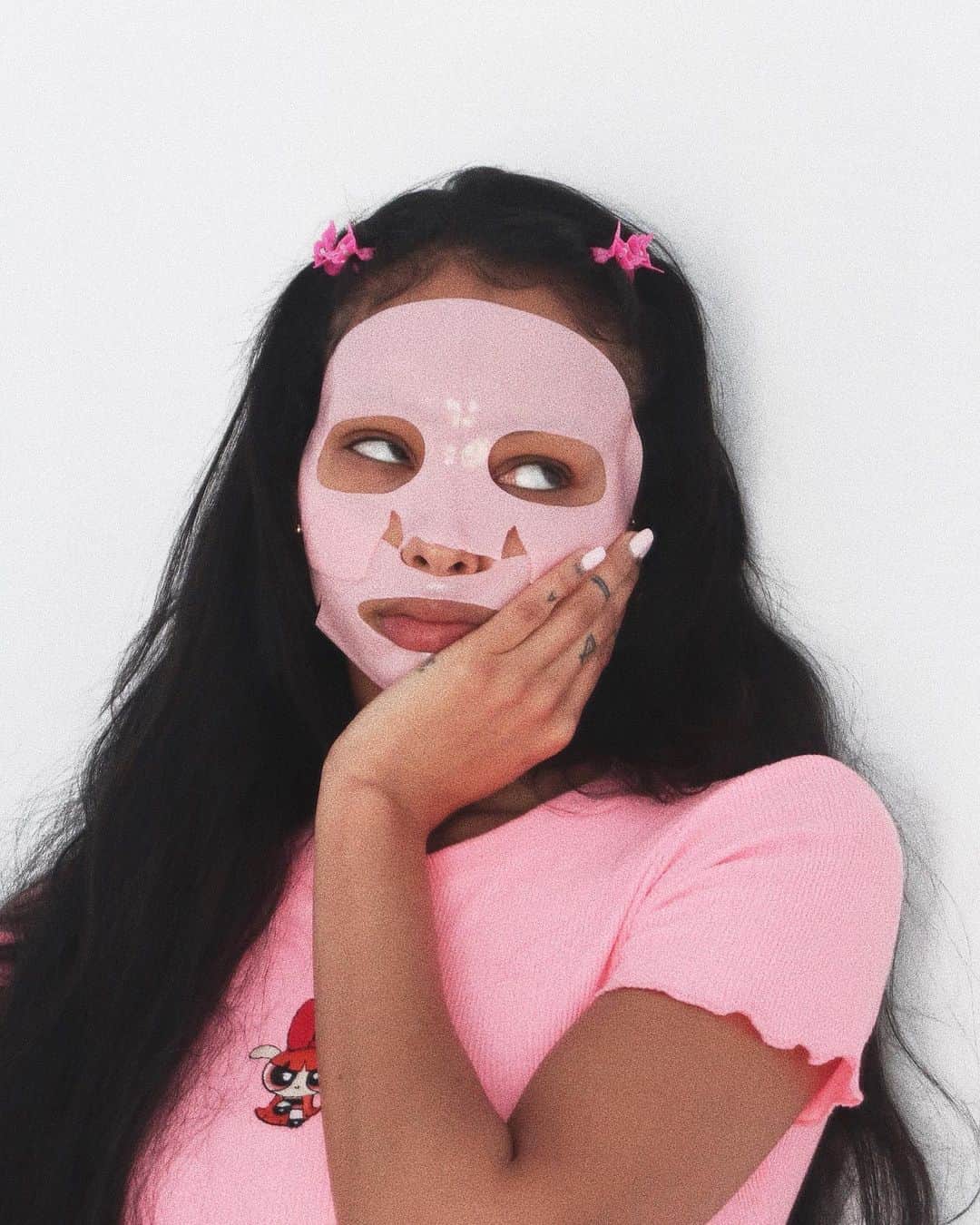 ジェイデ・ピアスのインスタグラム：「The chore of makeup prepping...」