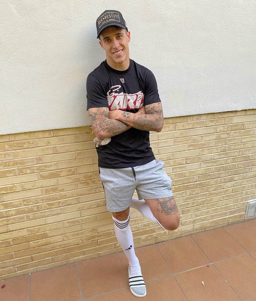 クリスティアン・テージョのインスタグラム：「Look casual de cuarentena😎😏😵 Yes or Not?🙄😂 #StayAtHome」