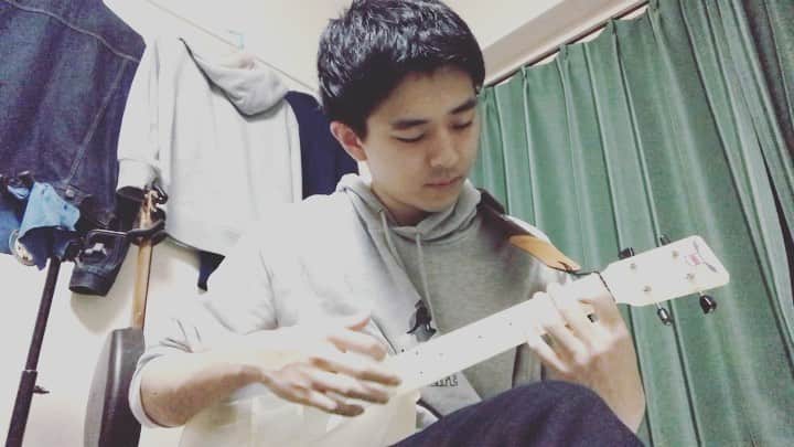 岡田竜（岡田桜井）のインスタグラム：「Can't take my eyes off you  #ウクレレ #ソロウクレレ  #ukulele #canttakemyeyesoffyou #暇 #暇 #暇 #暇 #暇 #outdoorukulele」