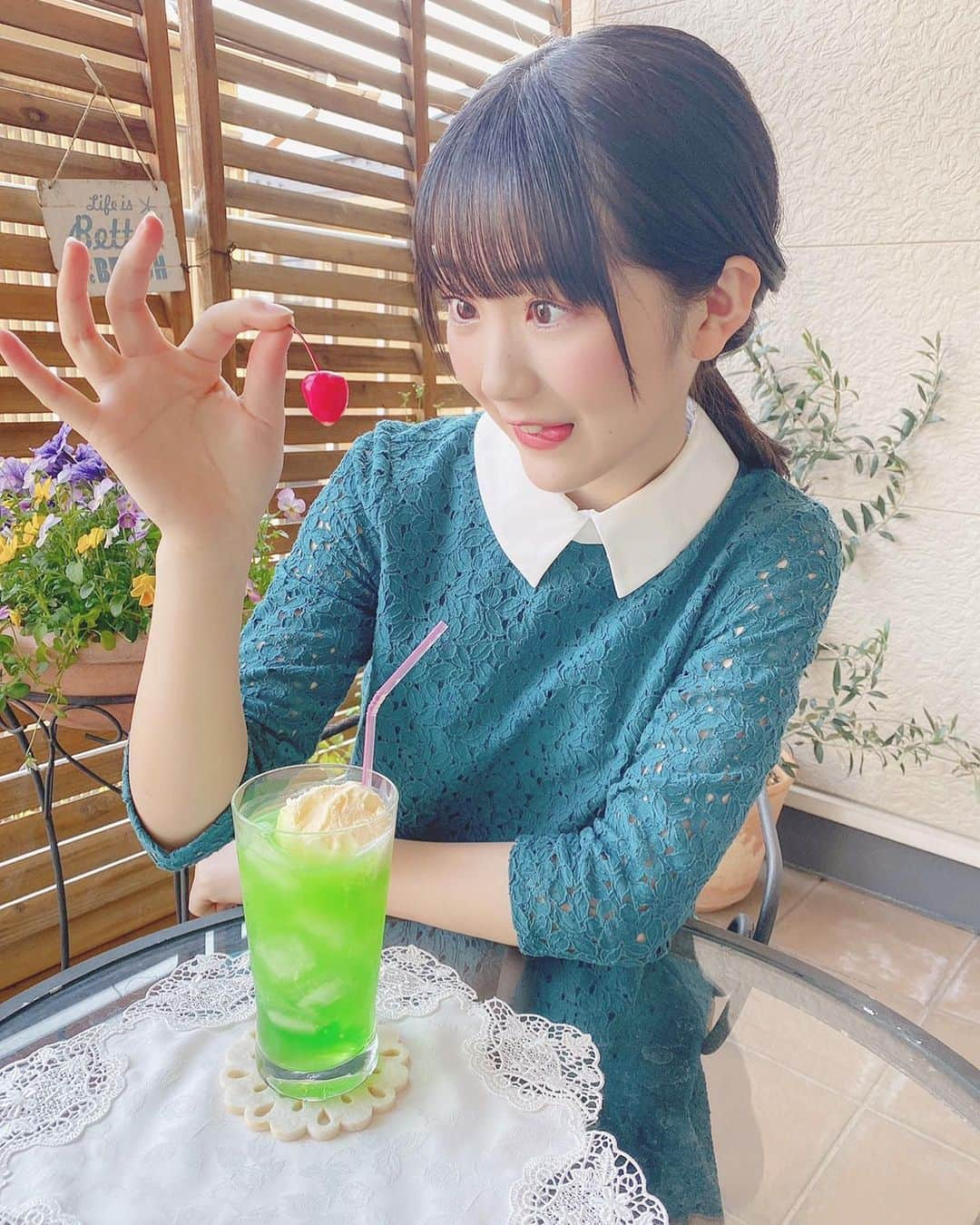 阿部夢梨さんのインスタグラム写真 - (阿部夢梨Instagram)「‪︎無性にクリームソーダ 飲みたくなる時ありません？🍈﻿ ﻿ ﻿ ﻿ ﻿ #おうちカフェ #cafe #homecafe﻿ #おやつ作り #お菓子作り #おうち時間﻿ #メロンソーダ #クリームソーダ」5月1日 22時32分 - yumeri_abe.official