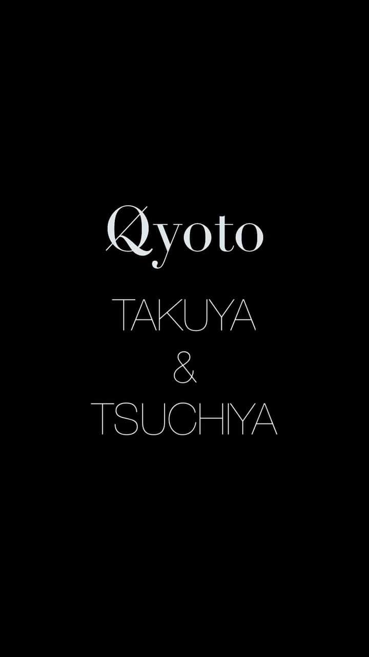 TAKUYAのインスタグラム：「ずっとしてみたいと思っていた曲を１コーラスだけ弾いてみました🙋‍♂️ やっと明日投稿できた。。笑 ホントにかっこいい曲🐼 そしてそして明日13時からインスタライブしますよー🧸 #紅蓮華#LiSA さん #弾いてみた#ピアノ#ギター#ベース#シンセサイザー#インスト #おうち時間#演奏してみた #igtv#musician#guitar#piano#instrumental#cover #tsuchiya#つっちー#眼鏡 #Qyoto#bass#takuya」