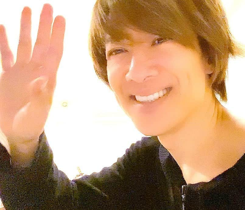 貴水博之さんのインスタグラム写真 - (貴水博之Instagram)「GOODNIGHT🎉🎉🎉🎉🎉See you😉🎉🎉🎉🎉🎉 #washyourhands #gargle #mask #do #our #best #stayhome #mobile #instagram #twitter」5月1日 22時35分 - takamihiroyuki_hiroyukitakami