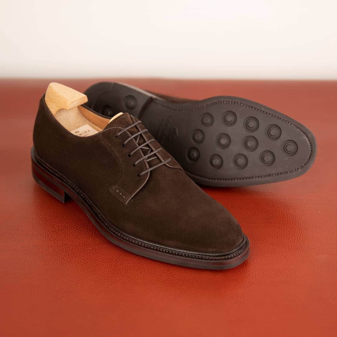 カルミナさんのインスタグラム写真 - (カルミナInstagram)「Discover our PTB 531 in brown suede. Finished with a storm-welted Dainite sole and calf lining.Style made on Detroit last. Comfortable fitting, with a normal instep and wide on the toes and the heel. ​#carminashoemaker #carmina #カルミナ #menstyle #ptb # #mensfashion #menswear #mensstyle #dapper」5月1日 22時36分 - carminashoemaker